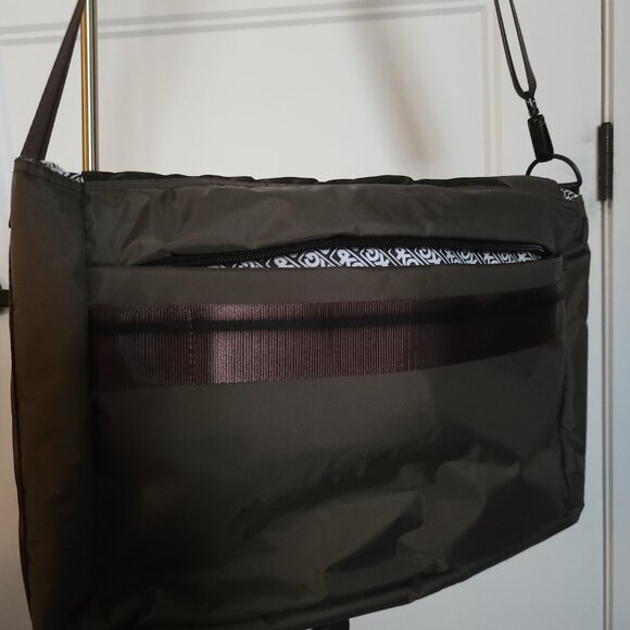 PKG Annex Messenger Bag (Quilted Edition, Discontinued) - Fits 16” Laptop - Picture 4 of 5